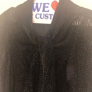 Beautiful velvety tie-collar very classy